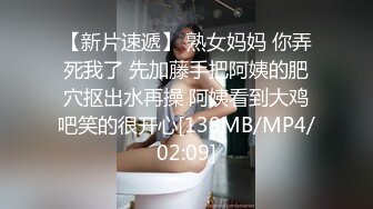 欲求不満而想拍A片的人妻们看男人打手枪 二