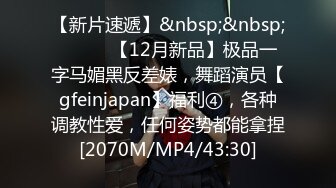 这个牛逼 大屁屁 大奶子漂亮少妇带女儿逛商场 黑色骚丁若隐若现 男子控制不住直接伸手摸屁屁 高清