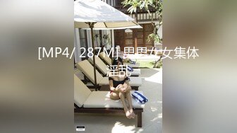 官方售价32元 尾随偷拍性感格裙美女弯腰被抄底半透蕾丝内盯着镜头看