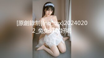 [MP4/ 543M] 户外大桥下风骚少妇露脸给眼镜小哥舔鸡巴，揉奶玩逼给狼友看