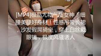 偷偷跟踪高中情侣在公厕当四脚兽 两人干的忘我没注意被人偷拍