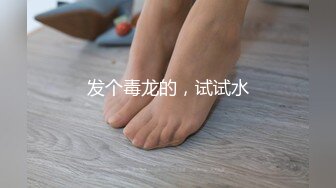 镜头前的小母狗全程露脸深夜大秀直播诱惑狼友，黑丝高跟无毛白虎逼，带螺纹的大粗道具抽插骚穴，浪叫呻