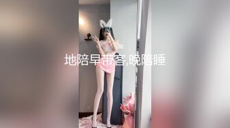 兄弟出差，让我照顾一下他女朋友，买点水果去到家里，就被她女友把我给摁下狠狠艹了一次！屁股是真的漂亮！