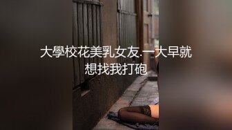 酒店女厕全景偷拍边尿尿边玩手机的小姐姐 (5)