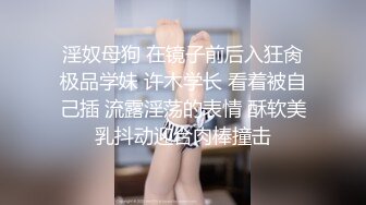 颜值小婊妹露脸，撅着屁股给狼友看逼里塞个AV棒自慰，长相清纯奶子翘挺非常敬业的女主播吃着外卖还自慰