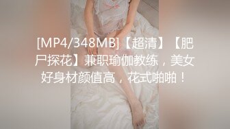 【新片速遞】【精品美女走光】青春美丽的精品花店妹子 去买花顺带看了这诱人的奶子和性感的小内内，没想到还有这种福利[776M/MP4/00:04:21]