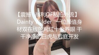 餐厅女厕超近距离偷拍眼镜妹嘘嘘 小嫩B刚刮过B毛