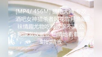 大奶美女多P 被三根大肉棒各种姿势轮流连续猛怼 爽叫不停 奶子哗哗 口爆 操爽了也吃饱了