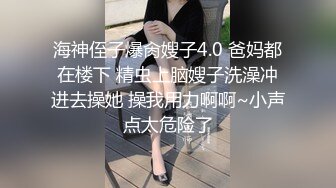 在小姨家留宿半夜上厕所⭐发现小姨房门没关严⭐往里一看竟然发现在自慰