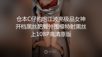 《极品CP魔手外购》坑神潜入某单位女厕实拍超多漂亮小姐姐方便，前后位逼脸同框，各种性感诱人毛毛逼 (17)