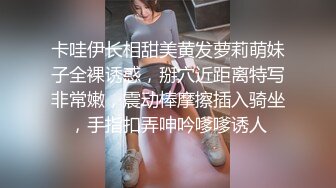 漂亮小姐姐吞吐鸡巴技术真不错加上前凸后翘好身材把美腿扛在肩上啪啪抽送