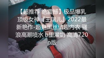 家中聊天被操出声音高潮了打电话时被发现，一看卧槽时个白虎，很干净