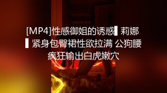 小胡渣男友和女友女上啪啪做爱后入一顿操，传教士草碧，被玩的脸颊泛红