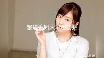 重磅炸弹-山东绿帽癖【小气质夫妇】高价付费大合集P3，黑丝少妇被操3P得要起飞，老公在一边拍视频，时不时过来操一下她