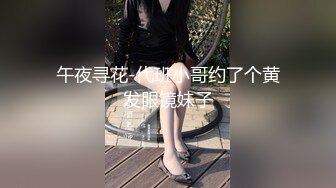 白嫩援交美眉被土豪拿着DV机边干边拍粉嫩小穴无套内射