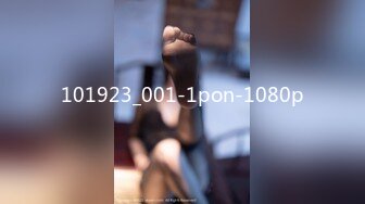 白嫩漂亮的美女被2个朋友故意带到KTV包房挑战刺激啪