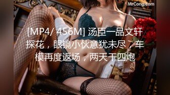 女子试衣间偷拍穿着透明内内的翘臀美眉