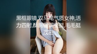 [MP4/ 1.43G] 这小嫩逼让大姐对着镜头玩弄，听狼友指挥全程露脸骚穴特写，淫水多多