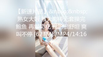 性感猫女镜头前的诱惑，丝袜情趣都快嘞逼里去了，淫语不断听狼友指挥，玩弄骚奶子自慰逼逼，撅着屁股看特写