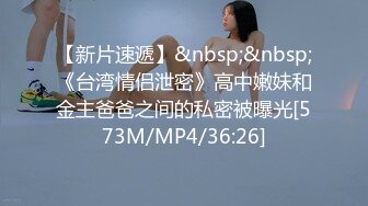 美女教练在健身房厕所给学员口爆