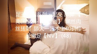 两男两女00后户外露出，野战，撒尿，荒郊野岭释放天性，太刺激干得满头大汗湿了小翘臀