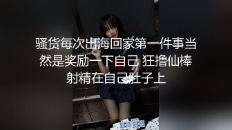 猥琐小眼哥也有娘们喜欢啊，露脸激情啪啪，乖巧听话跟狼友撩骚，口交大鸡巴，让小哥压在身下无套抽插上位干