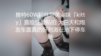 白牛仔裙美女内裤勒进屁股里