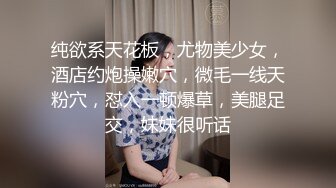 气质短发美女解开内衣柔软大奶跪在椅子屁股摇摆，掰开骚穴特写