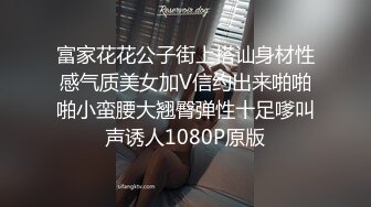 0247大胆坑神潜入商场女厕独占坑位隔板缝中现场实拍多位小姐姐方便 角度刁钻逼脸同框 (6)