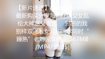 渣男趁着女友上班和女友的闺蜜在出租屋偷情这女的真是骚一边吃屌一边玩手机