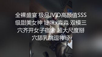 [MP4/ 379M]&nbsp;&nbsp; JK装极品萝莉顶级肥臀开档黑丝，反差清纯又很骚， 无毛小穴被大屌撑开，一下下撞击