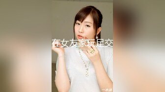 【女大学生宿舍的乐趣】甜美乖巧邻家小妹女学生沉浸式一边和舍友聊天一边偷拍她们的春光,最后还自慰直播，极品粉嫩逼