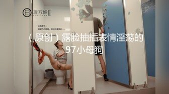 大奶骚屁股居家人妻露脸跟大哥在家激情啪啪给狼友看，这大奶子快把大哥脑袋砸萌了，无套草逼疯狂草嘴真刺激