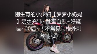 绿帽奴的幸福时光。看淫妻跟单男的交合处。