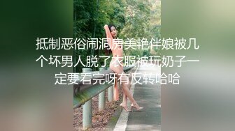 [MP4/ 1.35G] 酒吧少妇激情4P，露脸颜值不错伺候三个大哥，交大鸡巴，让三个大哥在床上玩弄