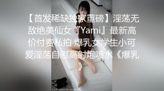 妈妈和女儿剧情演绎精彩大秀，吃奶舔逼又喝尿，玩的真骚啊，黑丝情趣诱惑骚逼展示，淫声荡语互动撩骚真刺激[