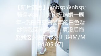 最喜欢后入老婆的大屁股，内射