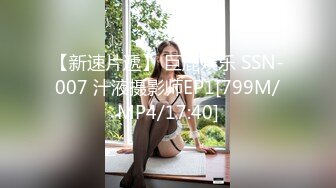 [MP4]很主动的小骚逼露脸让小哥哥抱在怀里草着，边亲边揉奶子激情抽插浪荡呻吟，表情好骚，草完了还用道具玩逼逼