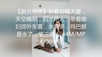 餐厅女厕全景偷拍短裙高跟美女⭐黑骚逼很痒挠一挠