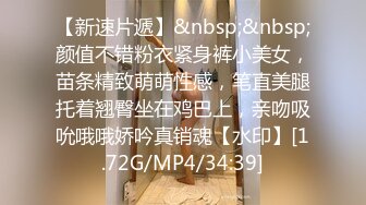 商场女厕全景偷拍眼镜御姐的肥美大黑B