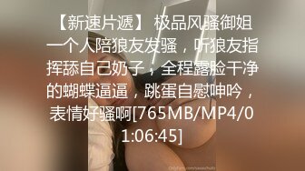 妖艳人妻露脸激情4P伺候三个大鸡巴，肚兜情趣高跟诱惑享受三个大鸡巴的蹂躏爆草，无套草穴内射中出口爆大屌