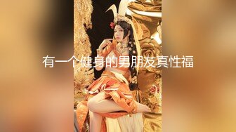 『家有迷人小嫂』在客厅背着哥哥和小嫂子做爱放开姿势操 一个不留神全内射进了逼里