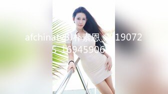 淫荡婊子在家具店公共露出 对着镜头抠逼