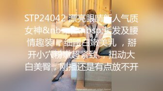 科技园女厕蹲守黑底白点裙轻淑女,又短又卷的柔毛把狭长肉缝盖住了