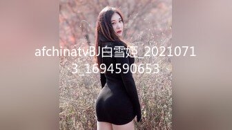 【小辣椒】女儿变成我的泄欲母狗。爸爸：啊啊爸爸  宝贝女儿，换上这个，换上要不然我就告诉妈妈   女孩：不要不要，爸爸你干嘛啊，你干嘛进来看我洗澡，啊啊啊爸爸你鸡巴好大呀