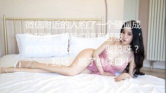 《极品CP魔手外购》潜入女厕赤裸裸拍脸拍逼各种美女小姐姐方便~有惊喜小妹子看黄片疯狂紫薇这手法没少自己玩 (11)